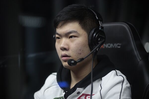Coach Titan